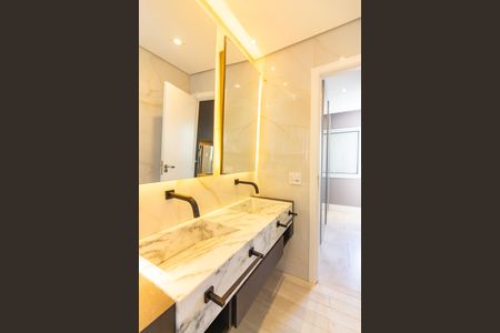 Apartamento à venda com 135m², 2 quartos e 2 vagasBanheiro da Suíte