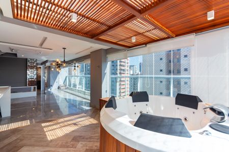 Apartamento à venda com 135m², 2 quartos e 2 vagasSala