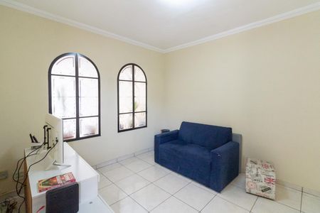 Casa à venda com 86m², 2 quartos e 2 vagasSala