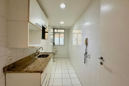 Apartamento para alugar com 145m², 3 quartos e 2 vagas Apartamento para alugar com 145m², 3 quartos e 2 vagasCozinha e Área de Serviço