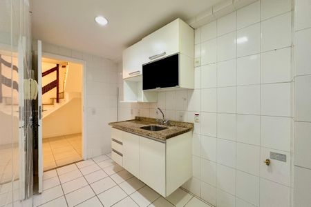Apartamento para alugar com 145m², 3 quartos e 2 vagas Apartamento para alugar com 145m², 3 quartos e 2 vagasCozinha e Área de Serviço