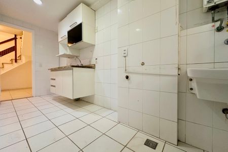 Apartamento para alugar com 145m², 3 quartos e 2 vagas Apartamento para alugar com 145m², 3 quartos e 2 vagasCozinha e Área de Serviço