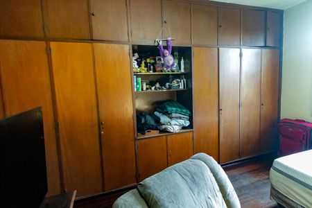 Casa à venda com 239m², 3 quartos e 4 vagas Casa à venda com 239m², 3 quartos e 4 vagasQuarto 1 - Armários