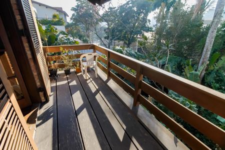 Casa à venda com 239m², 3 quartos e 4 vagas Casa à venda com 239m², 3 quartos e 4 vagasVaranda - Suíte