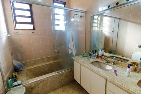 Casa à venda com 239m², 3 quartos e 4 vagas Casa à venda com 239m², 3 quartos e 4 vagasBanheiro da Suíte