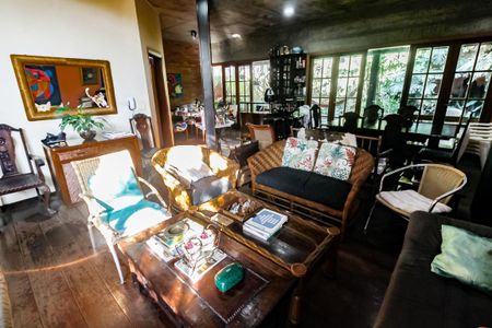 Casa à venda com 239m², 3 quartos e 4 vagas Casa à venda com 239m², 3 quartos e 4 vagasSala 1