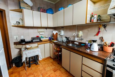 Casa à venda com 239m², 3 quartos e 4 vagas Casa à venda com 239m², 3 quartos e 4 vagasCozinha - Armários