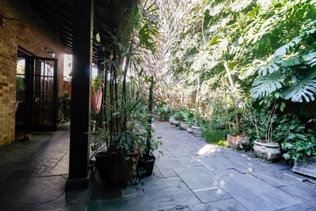 Casa à venda com 239m², 3 quartos e 4 vagas Casa à venda com 239m², 3 quartos e 4 vagasQuintal / Jardim