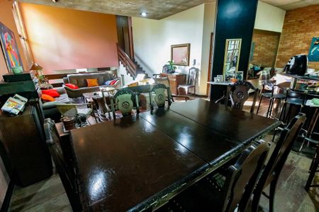 Casa à venda com 239m², 3 quartos e 4 vagas Casa à venda com 239m², 3 quartos e 4 vagasSala 1