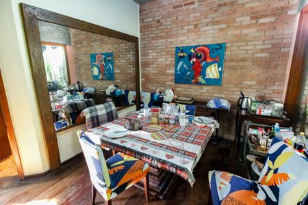 Casa à venda com 239m², 3 quartos e 4 vagas Casa à venda com 239m², 3 quartos e 4 vagasCopa