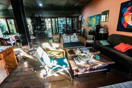 Casa à venda com 239m², 3 quartos e 4 vagas Casa à venda com 239m², 3 quartos e 4 vagasSala 1