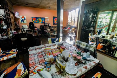 Casa à venda com 239m², 3 quartos e 4 vagas Casa à venda com 239m², 3 quartos e 4 vagasCopa