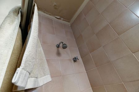 Casa à venda com 239m², 3 quartos e 4 vagas Casa à venda com 239m², 3 quartos e 4 vagasBanheiro Corredor