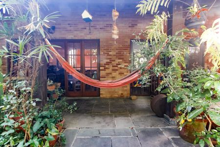 Casa à venda com 239m², 3 quartos e 4 vagas Casa à venda com 239m², 3 quartos e 4 vagasQuintal