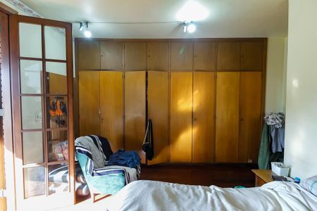 Casa à venda com 239m², 3 quartos e 4 vagas Casa à venda com 239m², 3 quartos e 4 vagasSuíte - armários