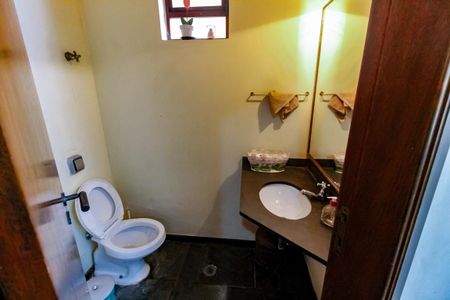 Casa à venda com 239m², 3 quartos e 4 vagas Casa à venda com 239m², 3 quartos e 4 vagasLavabo