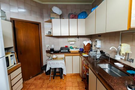 Casa à venda com 239m², 3 quartos e 4 vagas Casa à venda com 239m², 3 quartos e 4 vagasCozinha - Armários