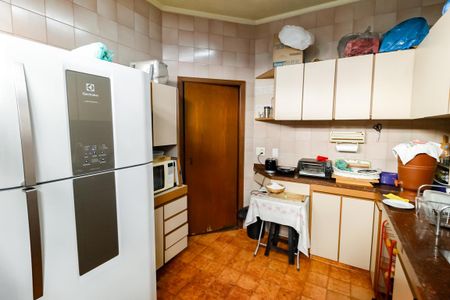 Casa à venda com 239m², 3 quartos e 4 vagas Casa à venda com 239m², 3 quartos e 4 vagasCozinha - Armários