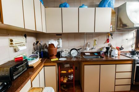 Casa à venda com 239m², 3 quartos e 4 vagas Casa à venda com 239m², 3 quartos e 4 vagasCozinha - Armários