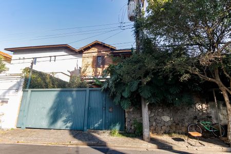 Casa à venda com 239m², 3 quartos e 4 vagas Casa à venda com 239m², 3 quartos e 4 vagasFachada