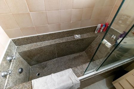 Casa à venda com 239m², 3 quartos e 4 vagas Casa à venda com 239m², 3 quartos e 4 vagasBanheiro Corredor