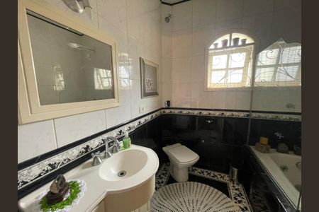 Casa à venda com 200m², 3 quartos e 2 vagas Casa à venda com 200m², 3 quartos e 2 vagasFoto 02