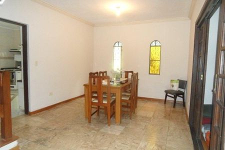 Casa à venda com 200m², 3 quartos e 2 vagas