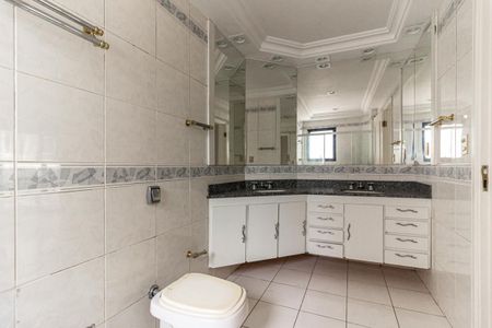 Apartamento à venda com 200m², 3 quartos e 3 vagasBanheiro da Suíte 1