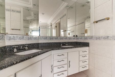 Apartamento à venda com 200m², 3 quartos e 3 vagasBanheiro da Suíte 1