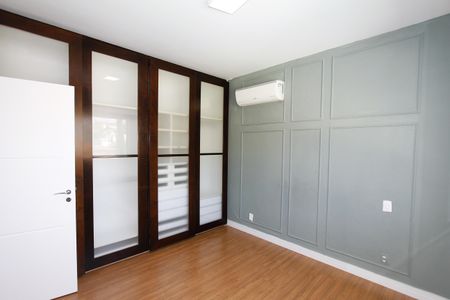 Casa à venda com 540m², 5 quartos e 6 vagasQuarto 5 semi suíte