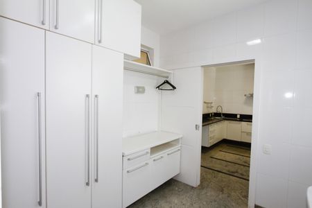 Casa à venda com 540m², 5 quartos e 6 vagasÁrea de Serviço