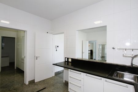 Casa à venda com 540m², 5 quartos e 6 vagasCozinha