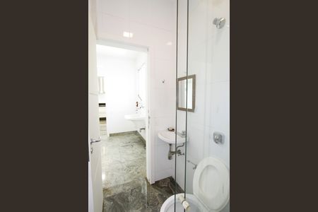 Casa à venda com 540m², 5 quartos e 6 vagasBanheiro de serviço