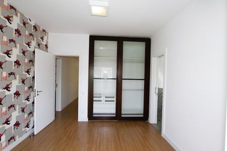 Casa à venda com 540m², 5 quartos e 6 vagasQuarto 3 - Suíte