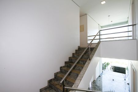 Casa à venda com 540m², 5 quartos e 6 vagasEscada