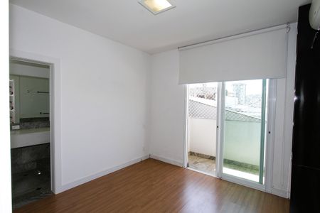 Casa à venda com 540m², 5 quartos e 6 vagasQuarto 3 - Suíte