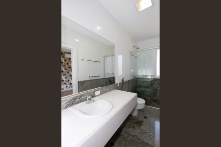 Casa à venda com 540m², 5 quartos e 6 vagasBanheiro do Quarto 3