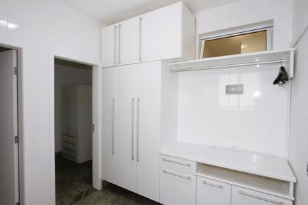 Casa à venda com 540m², 5 quartos e 6 vagasÁrea de Serviço