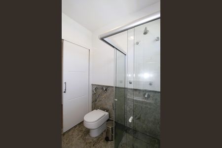 Casa à venda com 540m², 5 quartos e 6 vagasBanheiro 5 semi suítes