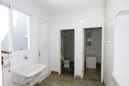 Casa à venda com 540m², 5 quartos e 6 vagasÁrea de Serviço