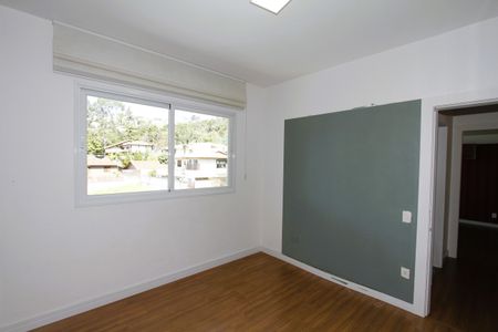 Casa à venda com 540m², 5 quartos e 6 vagasQuarto 5 semi suíte