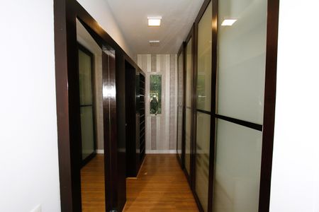 Casa à venda com 540m², 5 quartos e 6 vagasCloset do quarto 4