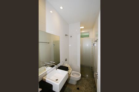 Casa à venda com 540m², 5 quartos e 6 vagasBanheiro 