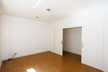 Casa à venda com 540m², 5 quartos e 6 vagasQuarto 2