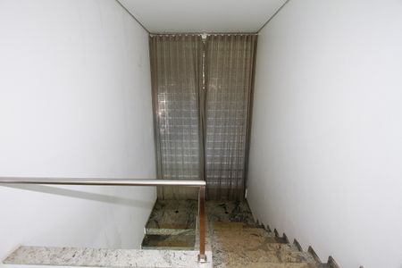 Casa à venda com 540m², 5 quartos e 6 vagasEscada