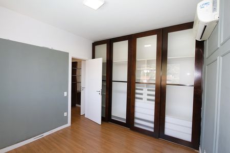 Casa à venda com 540m², 5 quartos e 6 vagasQuarto 5 semi suíte