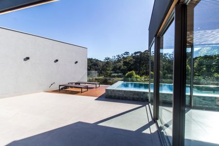 Casa à venda com 813m², 5 quartos e 3 vagasPiscina