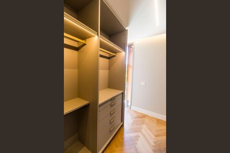 Casa à venda com 813m², 5 quartos e 3 vagasCloset da suíte 1