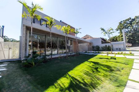 Casa à venda com 813m², 5 quartos e 3 vagasVista da Rua