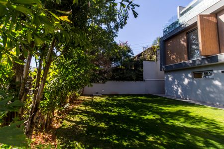 Casa à venda com 813m², 5 quartos e 3 vagasQuintal